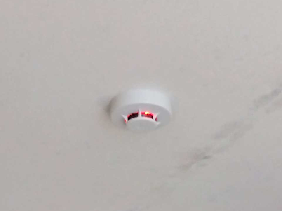 工事事例 - 自動火災報知設備 光電式スポット型感知器の交換